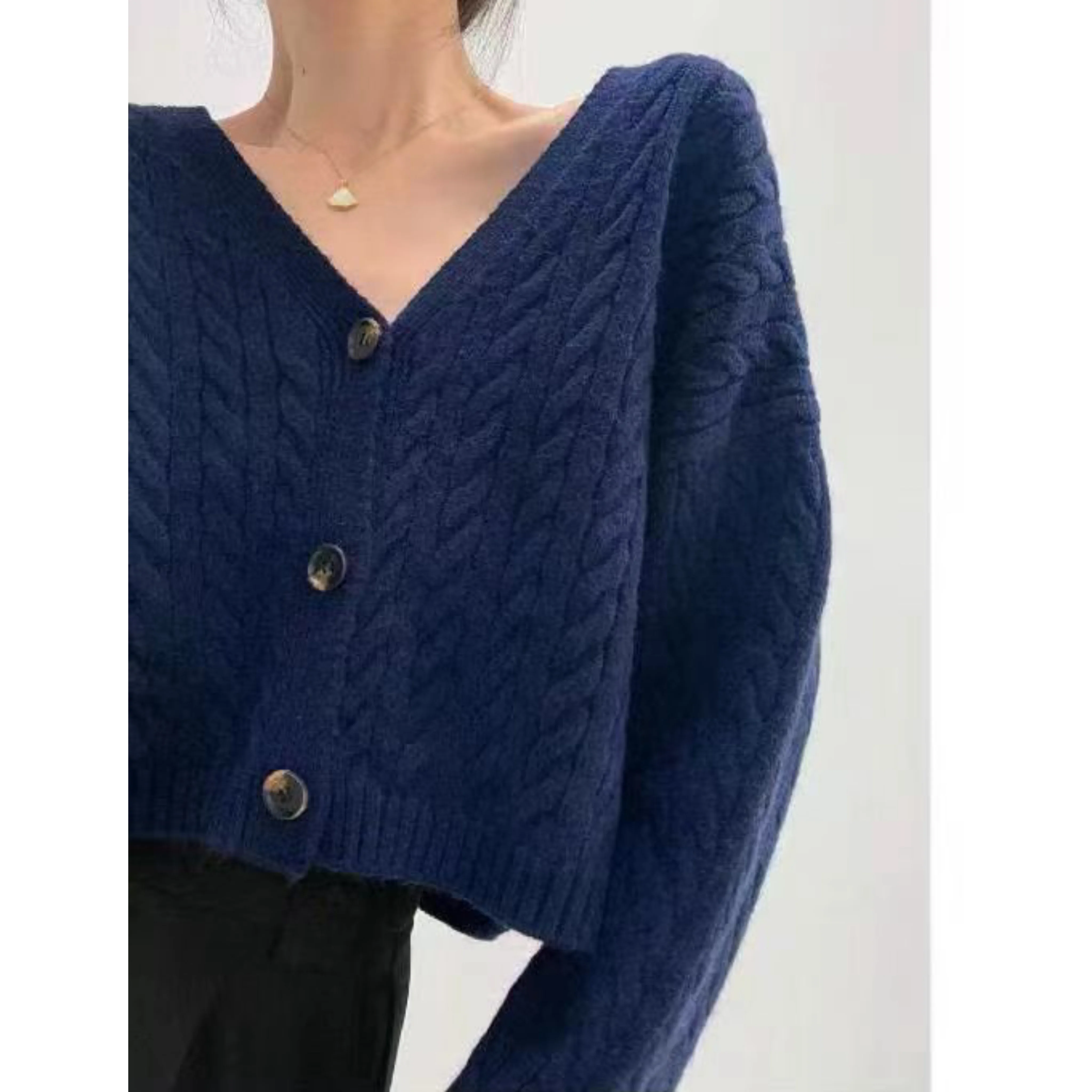 เสื้อคลุมคาร์ดิแกนไหมพรมถักแบบหลวมๆ สไตล์ลำลอง สำหรับฤดูใบไม้ร่วงและฤดูหนาว แขนยาว รุ่นใหม่สำหรับผู้หญิง เสื้อครอปอเนกประสงค์ เนื้อผ้านุ่ม สวมใส่สบาย