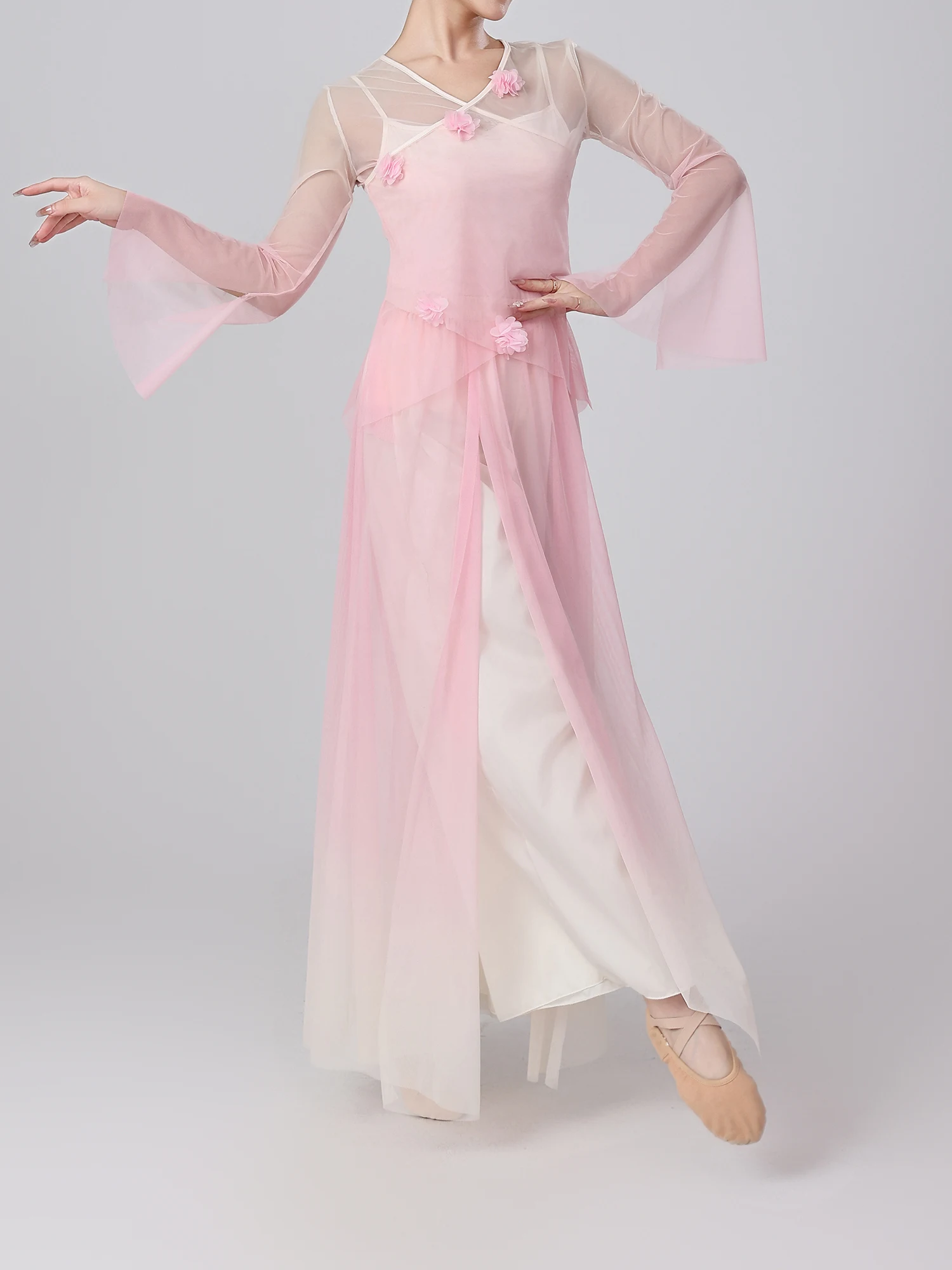 

Women Sheer Mesh Oriental Dance Outfits Gradient Color Set Flared Sleeve Top with Camisole and Culottes Classical Dance Costume