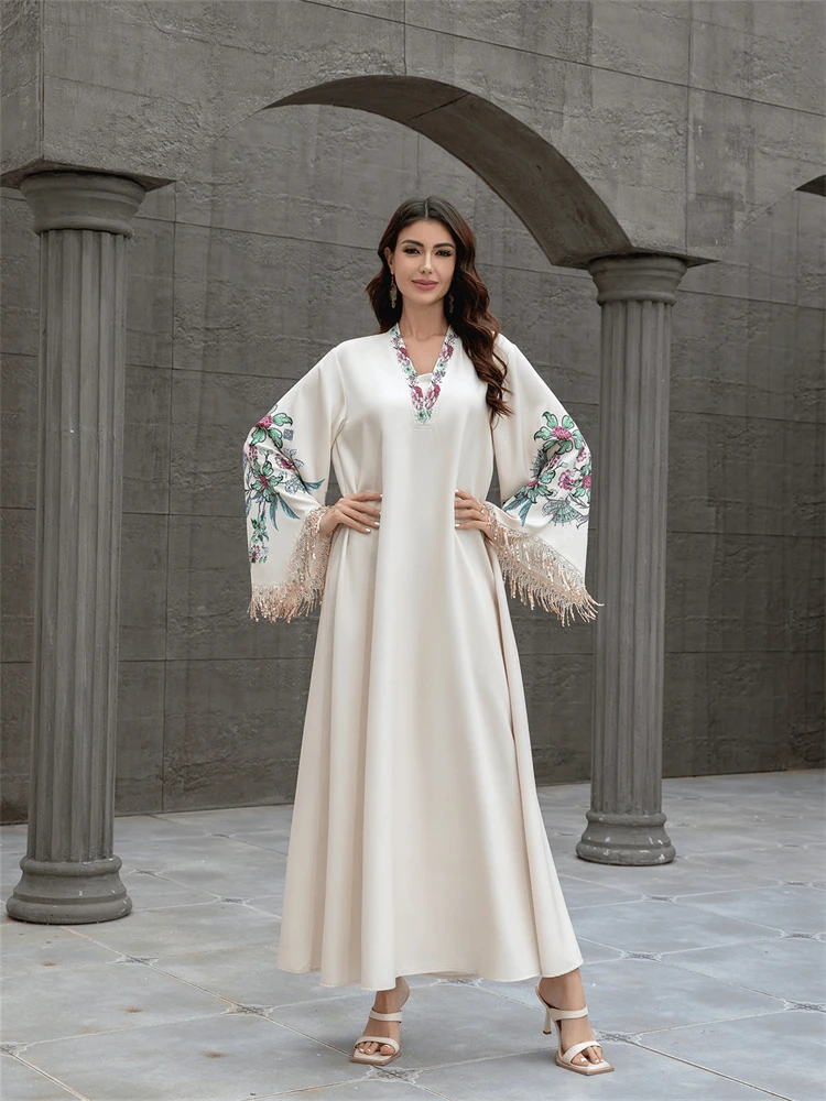Robe longue pour femme musulmane du moyen-orient, avec broderie à col en v et glands, robe arabe élégante