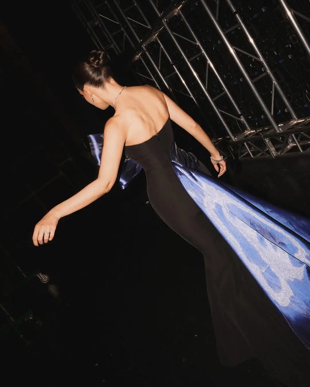 2025 Modern BrightซาตินMermaid Evening Dressesผู้หญิงที่ไม่มีสายหนังGownsอย่างเป็นทางการแฟชั่นจีบเงาชุดชื่อเสียงที่กําหนดเอง