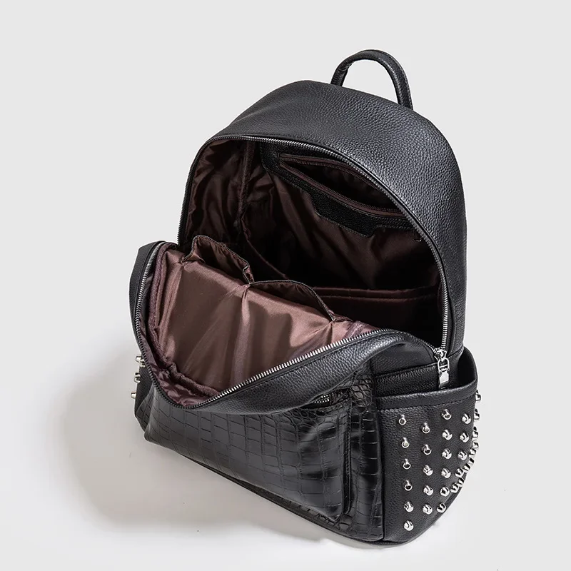 2025 nova marca de moda rebite homens mochila jacaré padrão couro à prova dwaterproof água saco viagem casual livro masculino bolsa para portátil mochilas