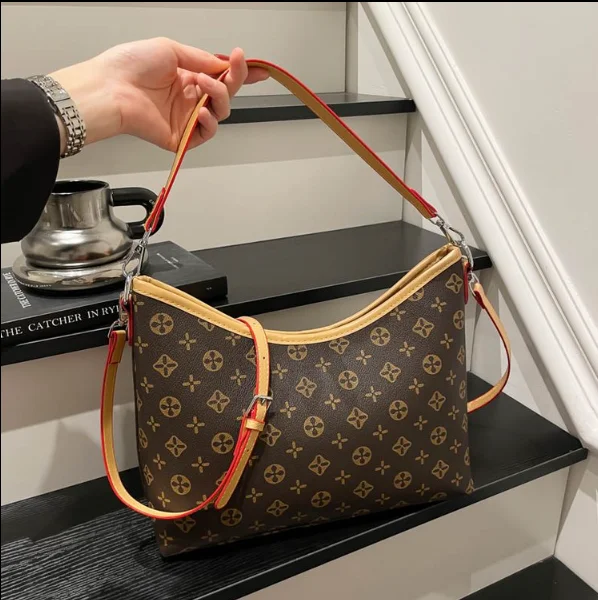 

Women's Large Capacity PU Tote Bag | High-End Stylish, New Trendy Commute Bag, Versatile Handheld/Shoulder Bag