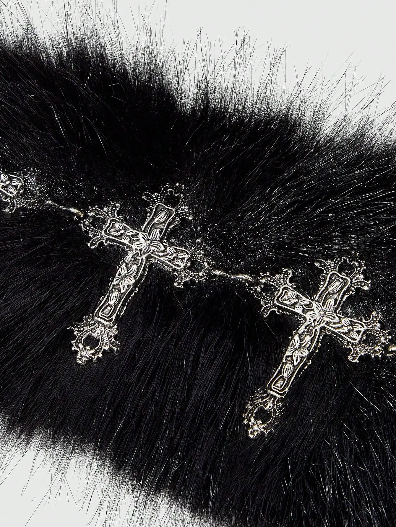 HERSHINE 1-teilige Damenmode-Kette aus schwarzem Plüsch mit Kreuztaille, Y2K-Gothic-Punkrock-Hip-Hop-Accessoire, Frühling, Sommer, Weihnachten.