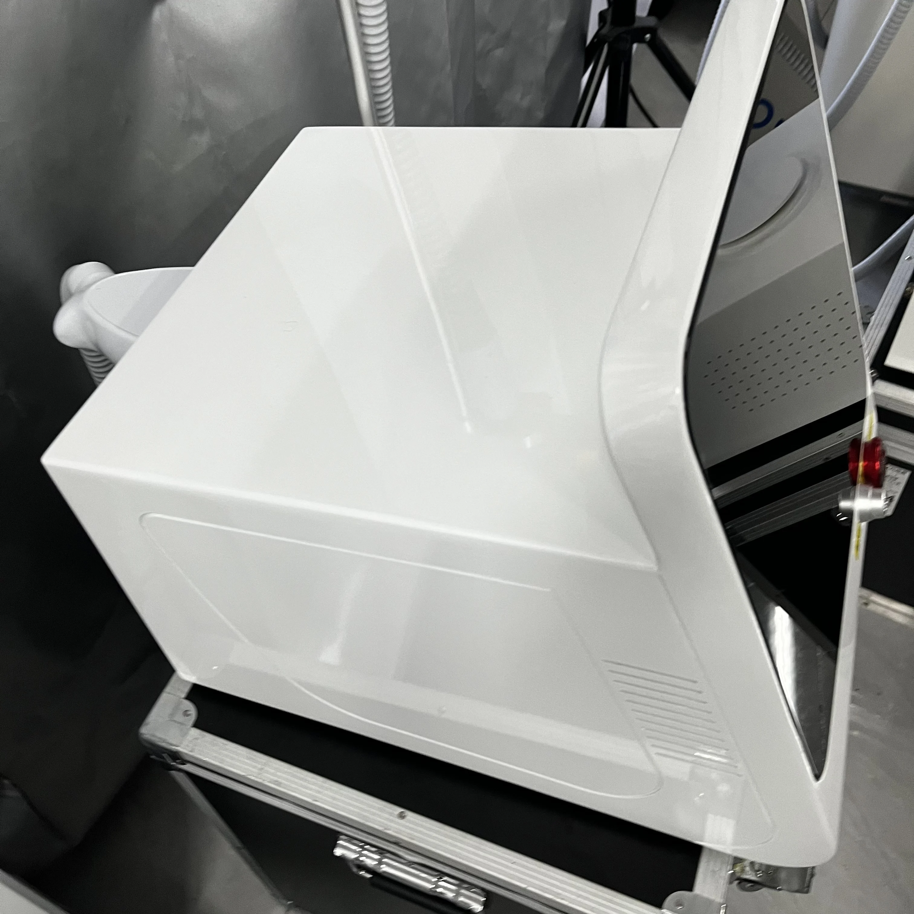 

Professional Diode Ice Titanium Laser Hair Removal Machine Portable 808 755 1064 Alexandrite Device 3 Waves Permanent Removal