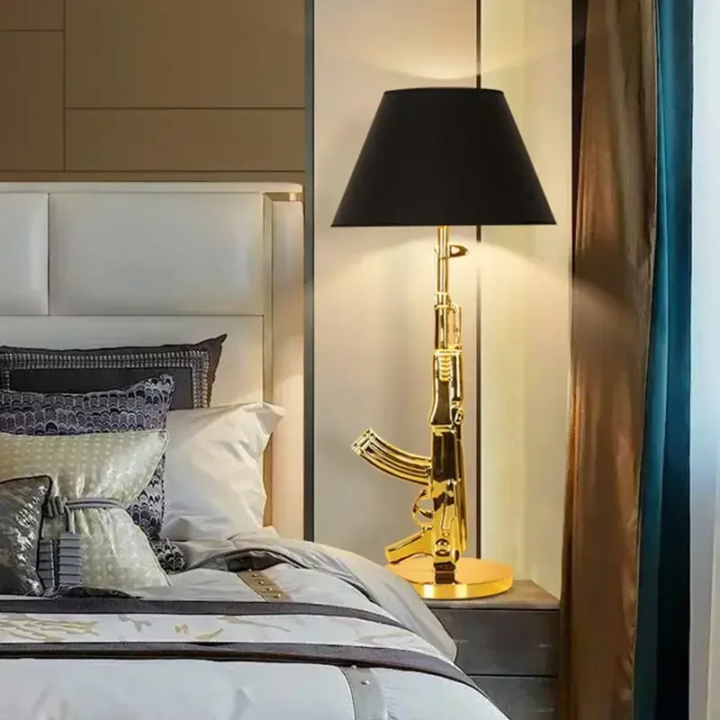Postmoderne Kreative Lampe AK47 Stehlampe LED Designer Eckleuchte für Wohnzimmer Lesezimmer Schlafzimmer Nachttisch Goldene Stehlampe