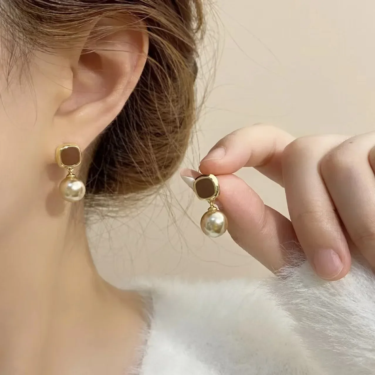 French New Classic Elegant Imitation Pearl Drop Earrings for Women Exquisite Dangle Wedding Earring Statement Fashion Jewelry - Image 3