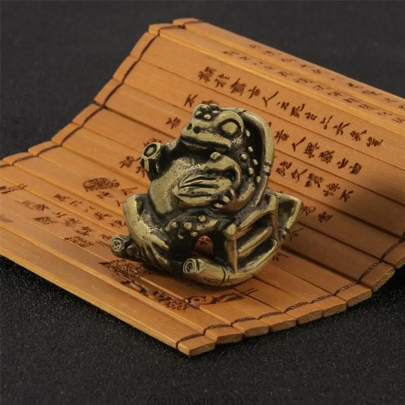 Metallskulptur mit Schaukelsockel für Regalschreibtisch und Wohnakzent 3XUF – Detail 5