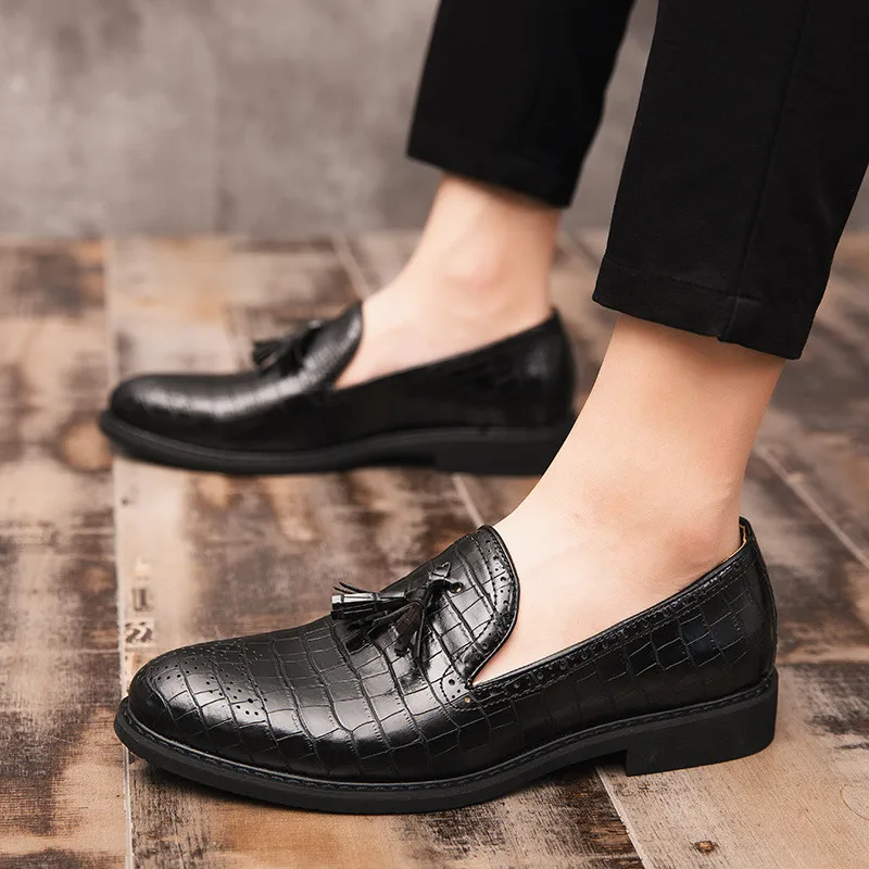 Male Formal Footwear Men Loafers Patent Leather Brown Slip On Tassel Loafers Wedding Party Shoes Men casual Shoes Big Size 38-46