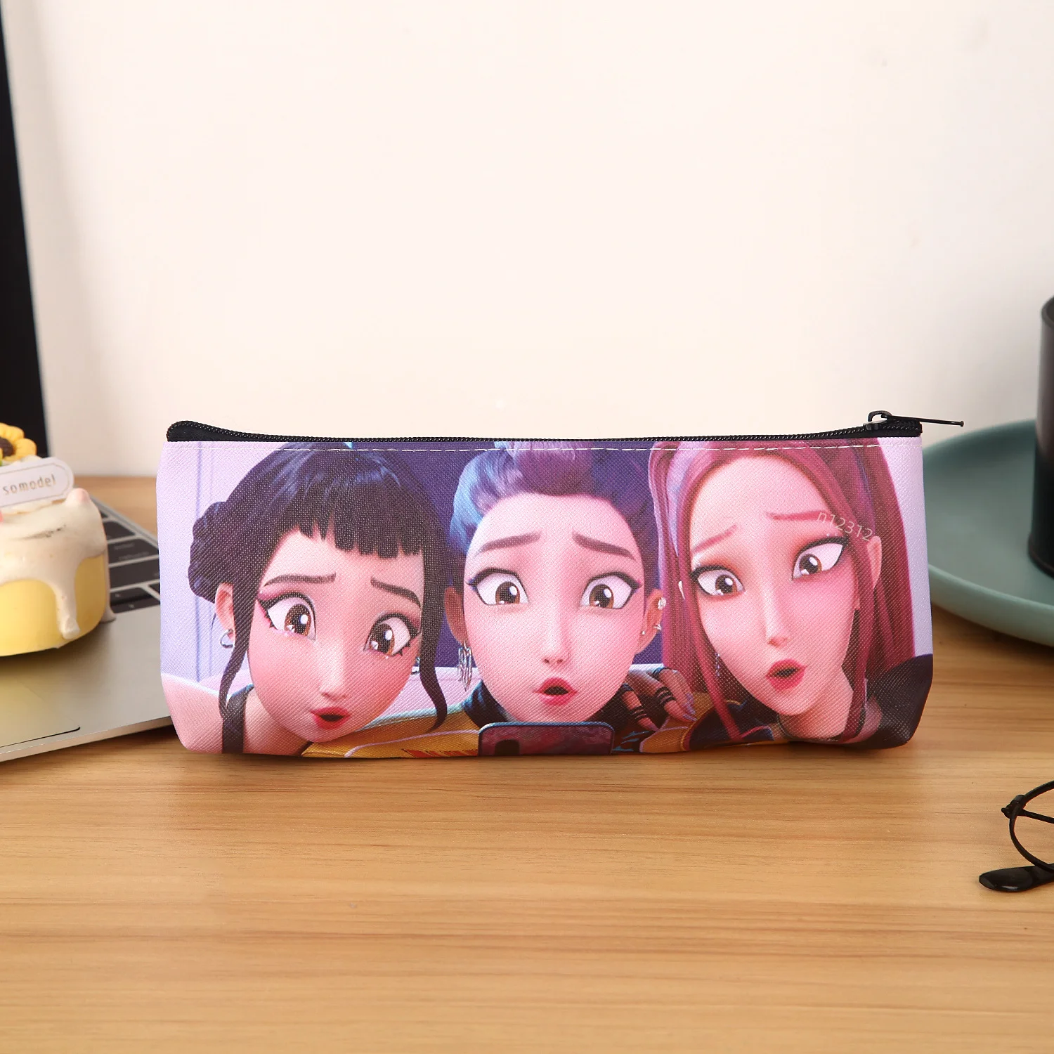 Neue Anime-Gruppen-Federtasche, niedliche PU-Schreibwarentasche mit großem Fassungsvermögen, einlagige Aufbewahrungstasche, ideales Geschenk für Kinder