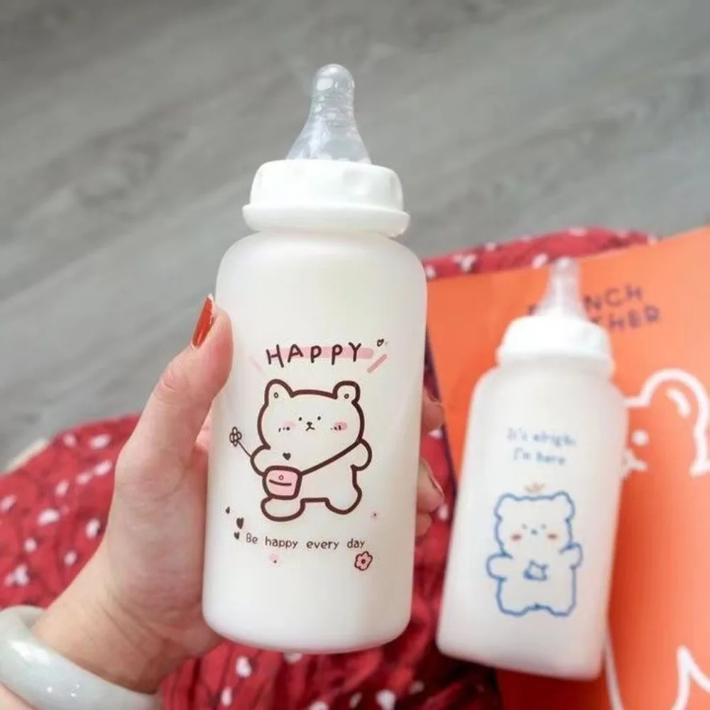 400ml Niedliche Erdbeer-Bären-Wasserflasche 400ml Tragbarer Strohhalm-Becher Auslaufsicherer Mattierter Transparenter Becher für Mädchen und Erwachsene – Detail 2