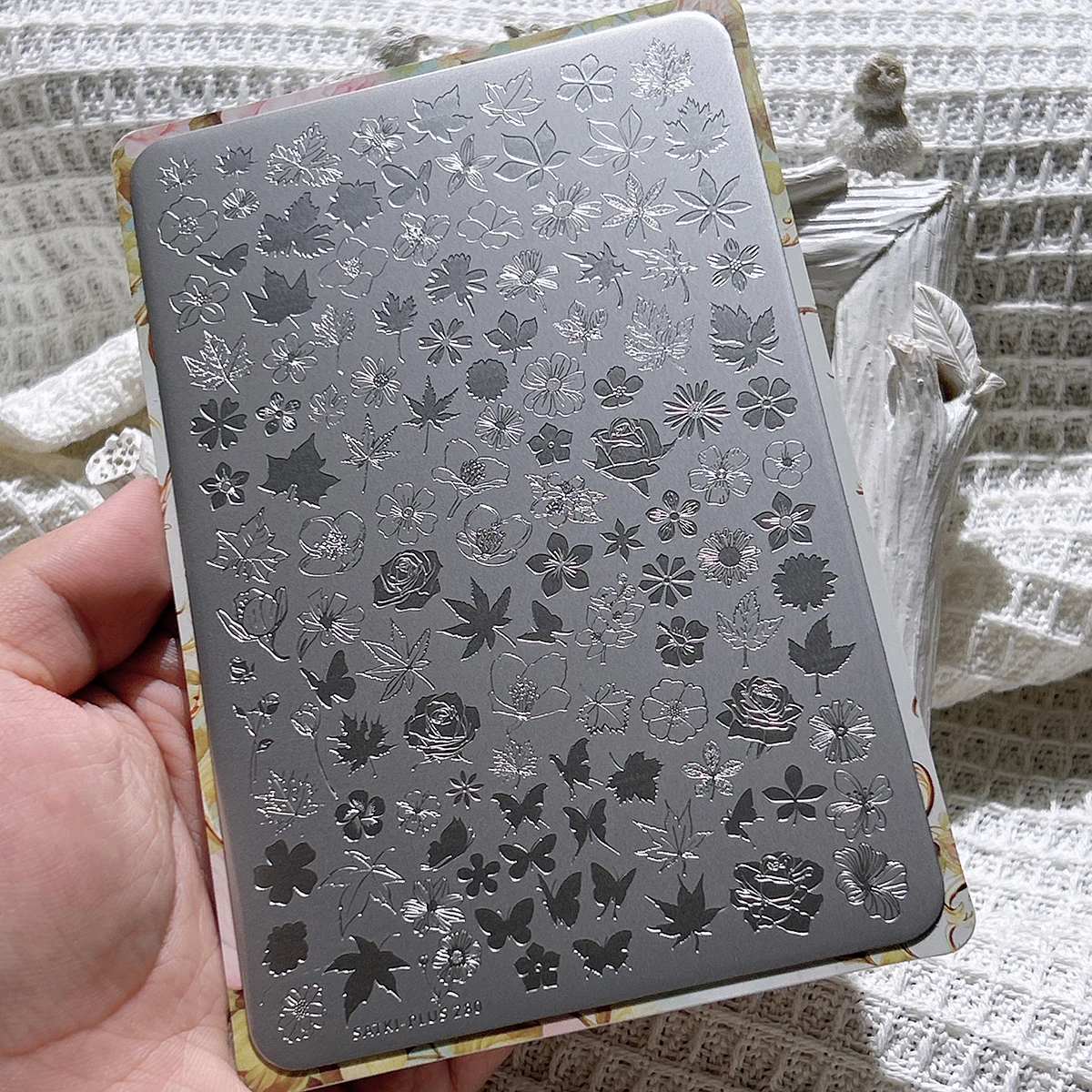 

Nail Art Stamping Gel Nail Polish Mold Nail Stamping Template Transparent Transfer Silicone Stamp Steel Plate Golden Branches and Leaves Red Maple Leaf Maple Tree Fallen Leaves Nail Art Stamping Plate Stamping Steel Plate Beginner No-Paint Nail Decoration