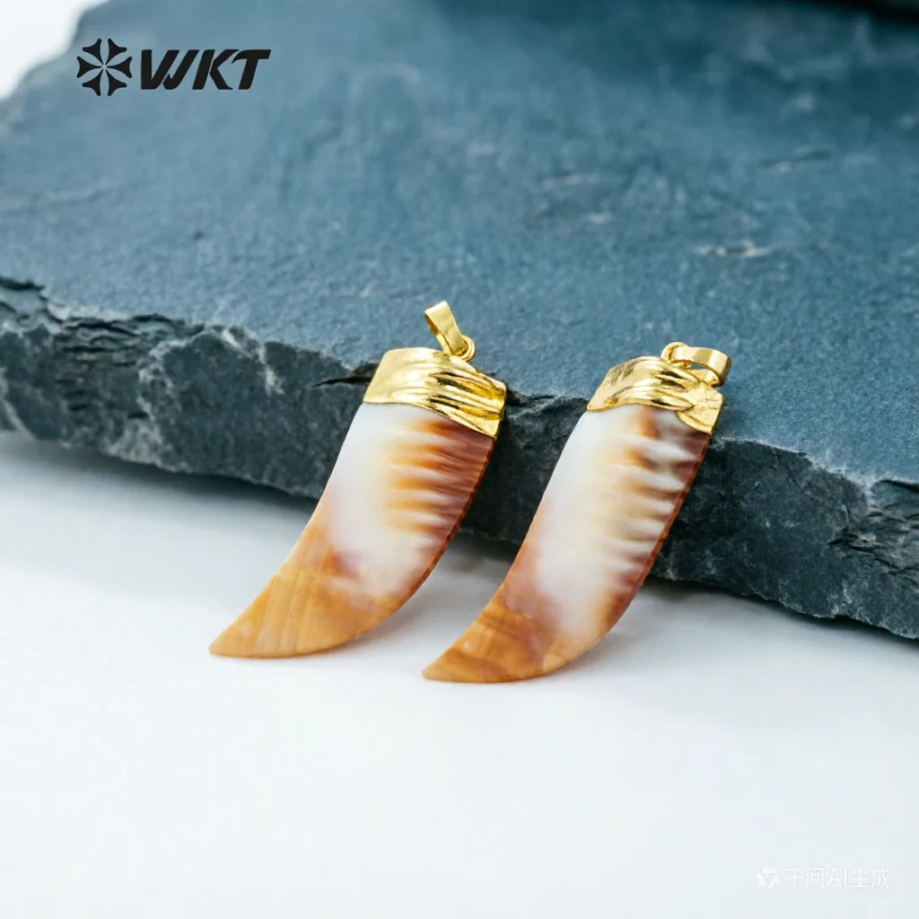 WT-JP065 WKT Random Size Pendant Natural Sea Shell Horn Shape With Gold Capped Beautiful Lines Bohemia Style womem Jewelry