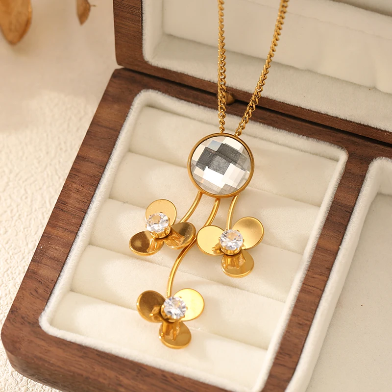 EILIECK Goldener Edelstahl-Schmuckset mit Schleife und Funkelnden Kristallen: Halskette, Armreif, Ohrringe, Ring - Trendiger Schmuck für Frauen als Geschenk – Detail 20
