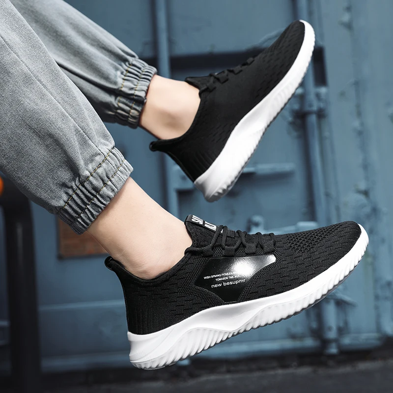 Casual Sports Shoes for Men Large-sized Flat Low-top Breathable Lace-up Ultra-light Spring and Summer Outdoor Running Shoes