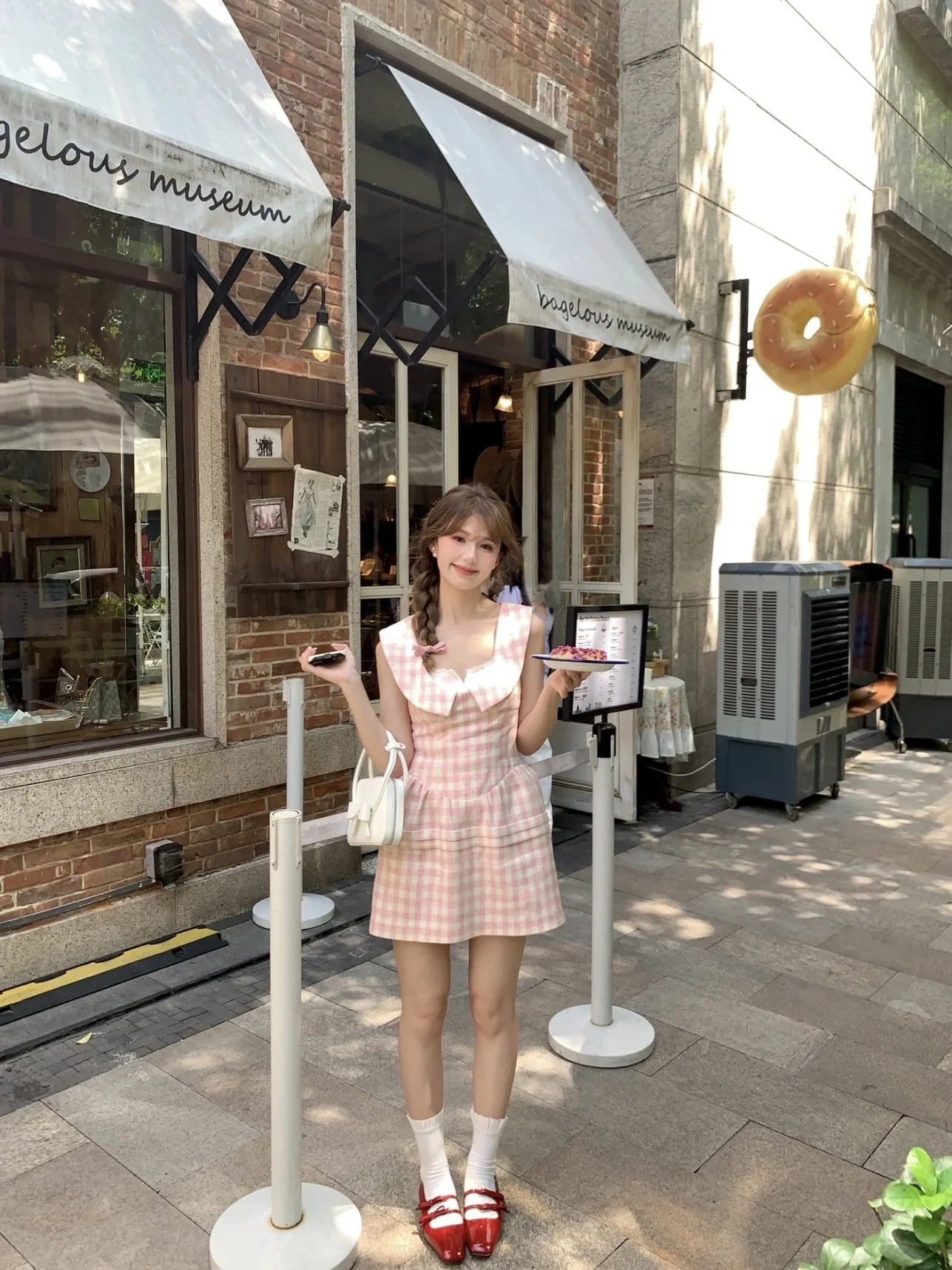 فستان Sweet Doll White Day Bear UUTON Tulip Bud على شكل حرف U بدون أكمام، تنورة على شكل حرف A عالية الخصر جديدة ولطيفة
