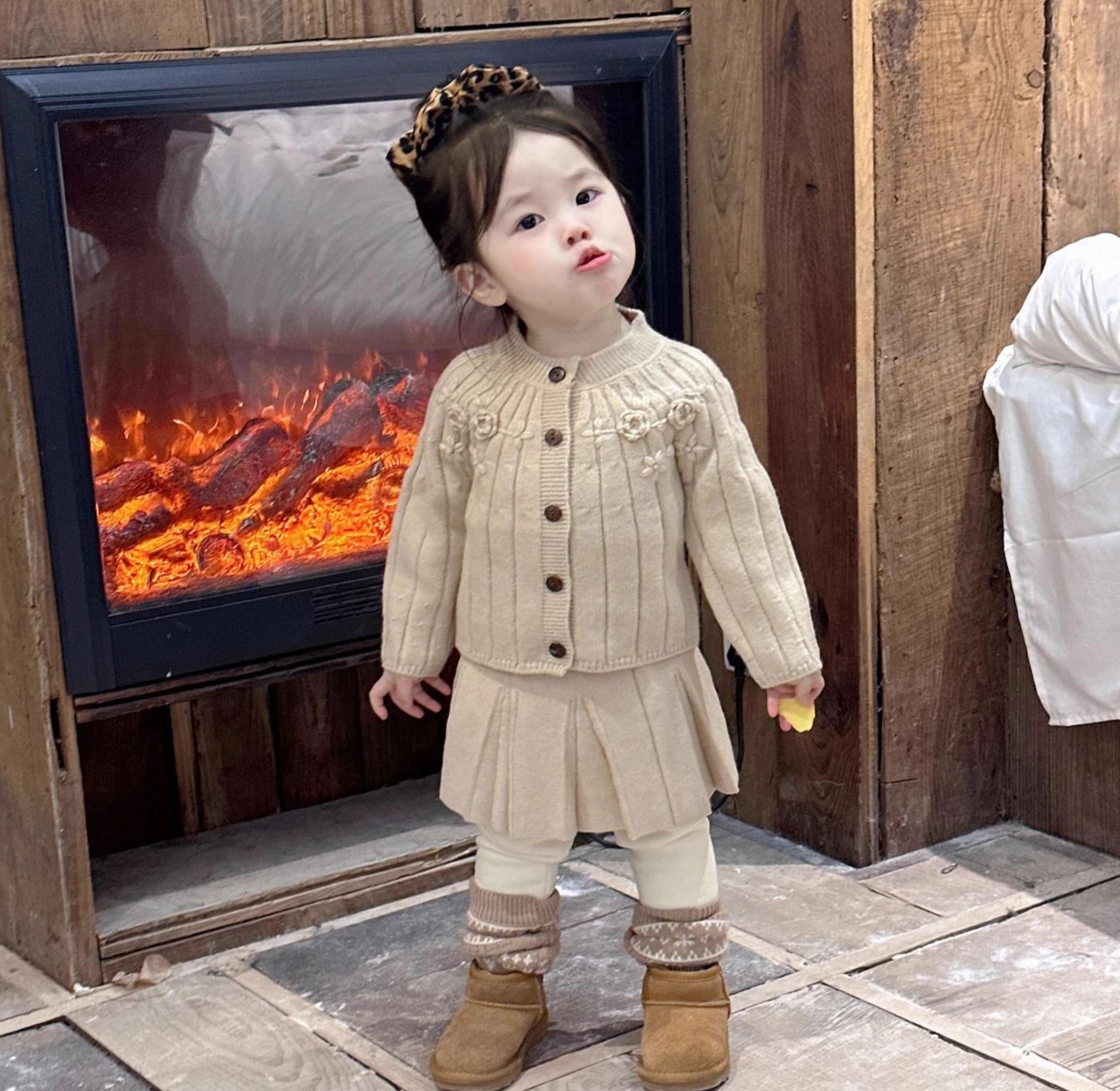 Children Clothing Spring Autumn and Winter Sweater Hand Hooked Flower Retro Khaki Knitted Sweater Top