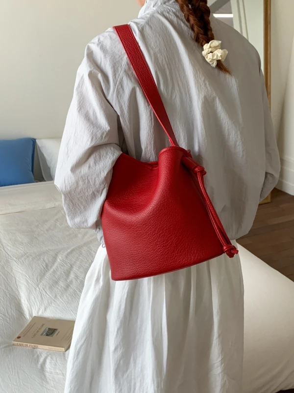 حقيبة يد نسائية كلاسيكية باللون الأحمر الكوري حقيبة يد كروس للركاب من جلد البولي يوريثان الناعم حقيبة حمل كاجوال للشابات #3
