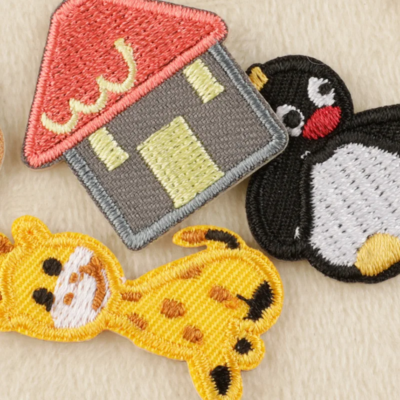 10 Stück Anime-Aufkleber, Aufnäher für Kleidung, zum Aufbügeln, viele gestickte Aufnäher zum Nähen, DIY, für Kinderjacken, Tiere, selbstklebende Stoffe – Detail 4