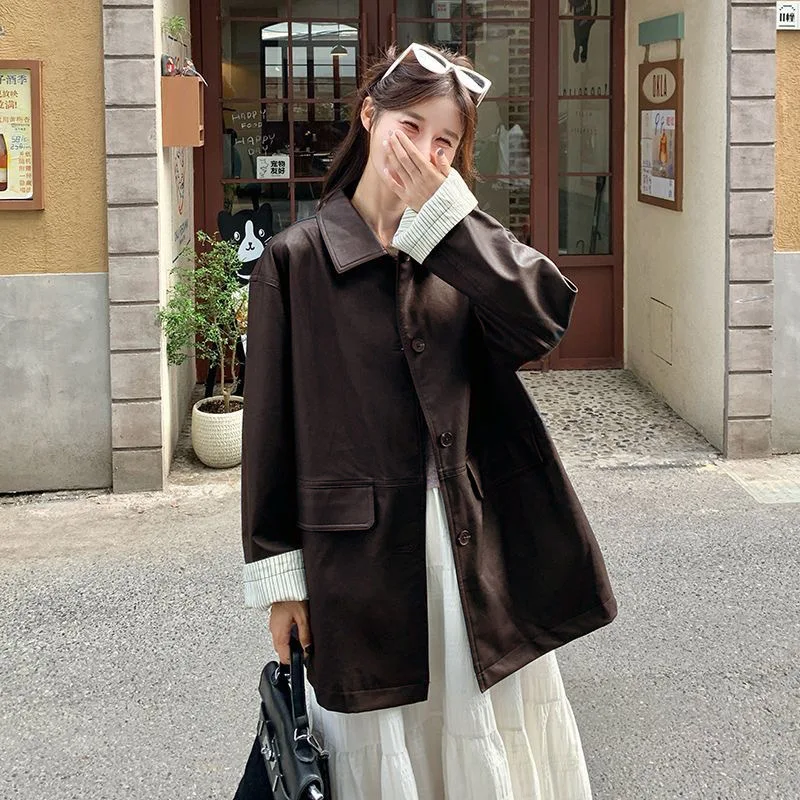 Casaco de couro feminino primavera-outono novo estilo com bordas de manga contrastante ajuste solto para emagrecimento confortável e casual