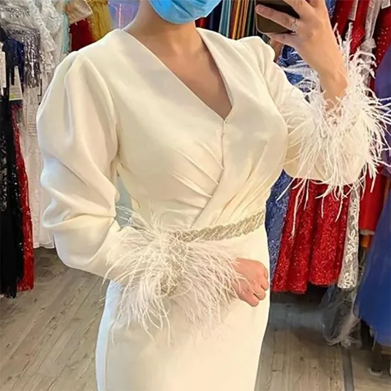 Elegant ชุดเจ้าสาว Feather Sheath ชาความยาวอย่างเป็นทางการ Evening Party Gowns แขนยาวชุดแม่ที่กําหนดเอง