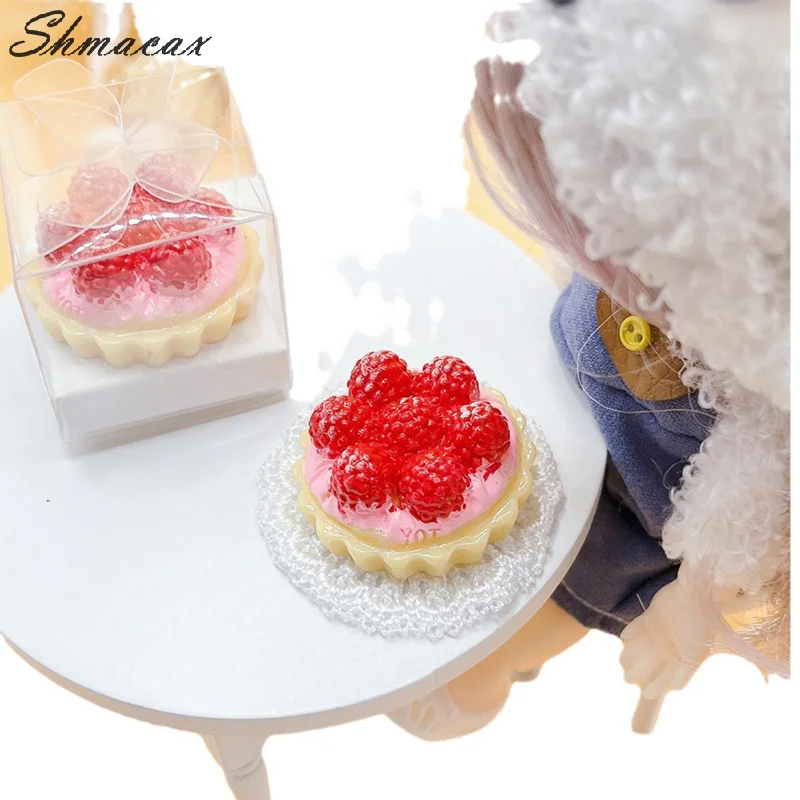 Miniatura Bolo De Aniversário De Morango Com Caixa De Embalagem Transparente, Decoração De Boneca, Modelo De Cozinha, Toy Doll, Acessórios Da Casa, 1:12, 1Pc