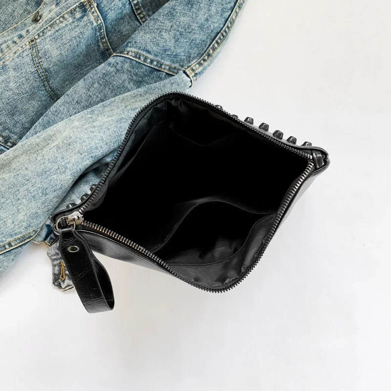 Ladies Black Envelop Clutch Bag Dark Punk Streetwear Rivets Wrist Bag Unisex Leather Purse Gothic Female Phone Pocket 2024 New