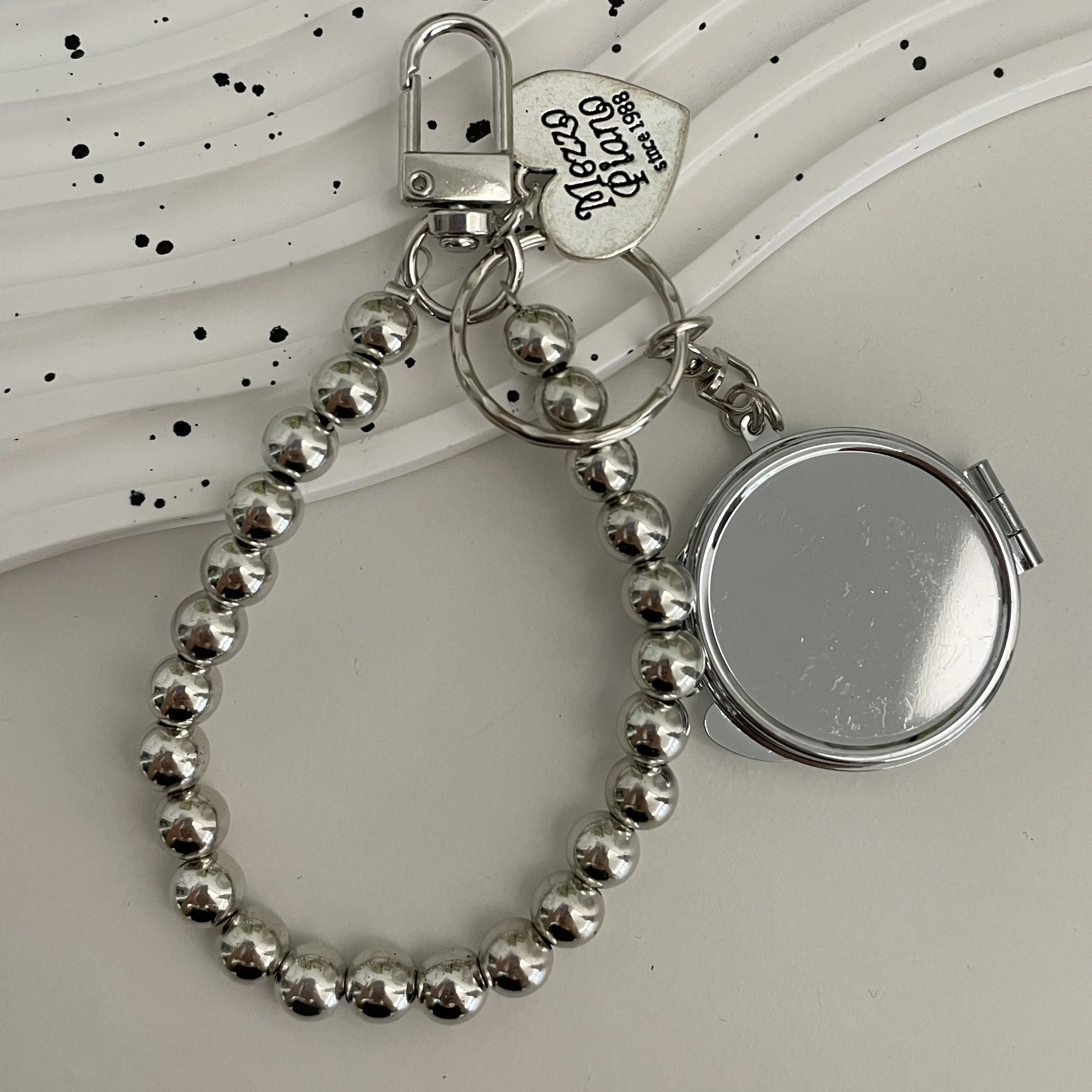 Metal Key Chain Heart Shaped Mirror Mobile Phone Pendant Anti-Lost Metal Y2k Mirror Pendant Keychain Earphone Camera Pendant