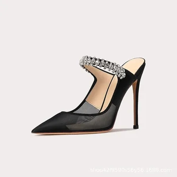 2024 neue One Word Water Diamond Damen Sommer Baotou Mesh Feine Absätze Spitze High Heels Schwarze Hausschuhe