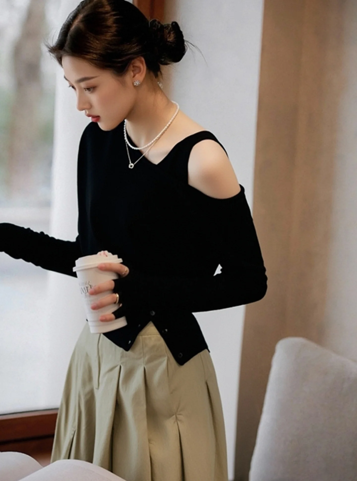 

Unique Early Spring Bla Knitted Sweater Ele oulder Design Premium Feel Lightweight Mature Sle Soft V-Ne Long Sve