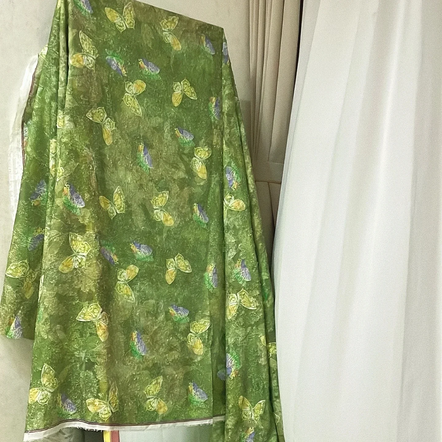 Tessuto jacquard di fascia alta con nappa a farfalla, abito a canotta cucito, costume di scena, abito da sera, tessuto decorativo per tende fai da te
