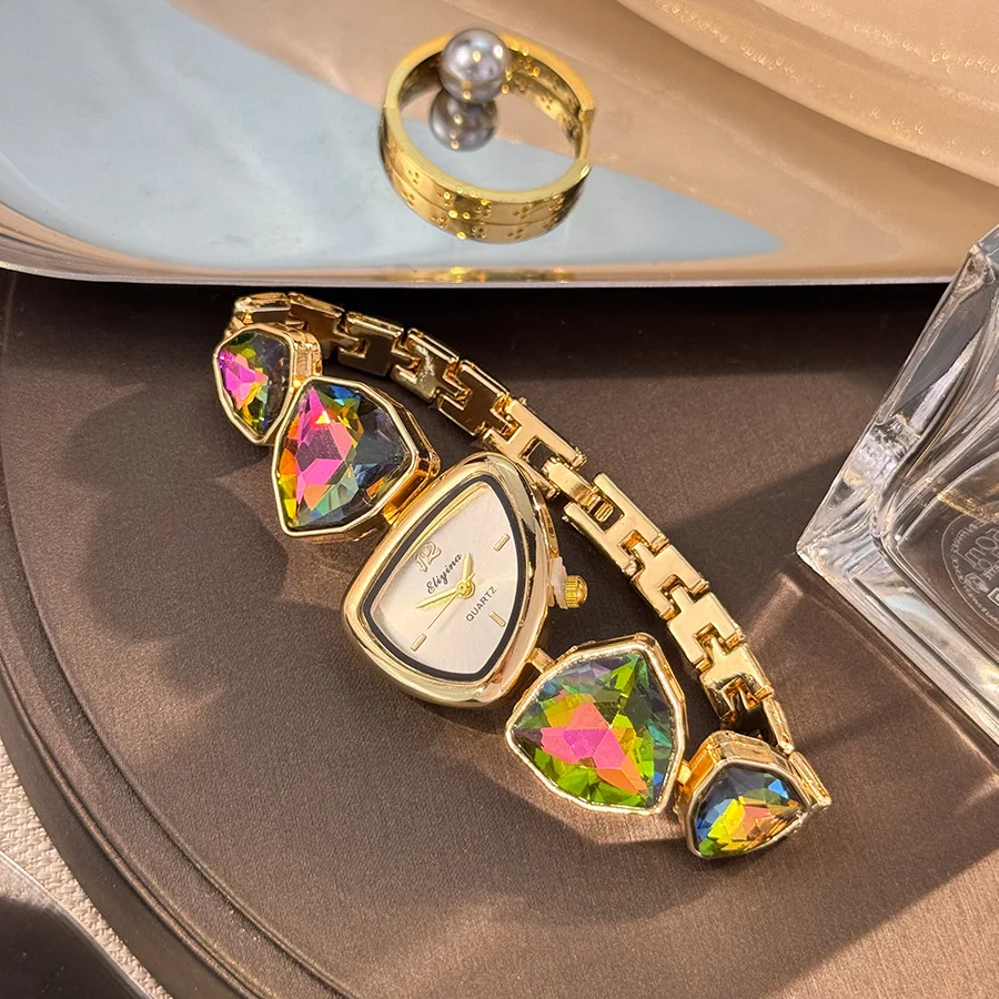 مخطط الألوان الجديد تصميم غير منتظم ساعة ماسية كبيرة خفيفة فاخرة ساعة متخصصة لون الموضة عالية الشعور التجارة الخارجية بالجملة