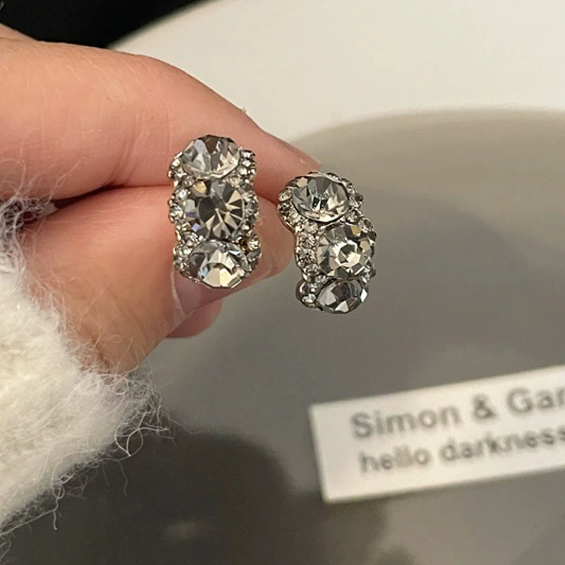 Rhinestones Small C-Shape Earrings Women Wedding Party Geodetic Geometry Bend Stud Earrings Grey White Trendy Jewelry