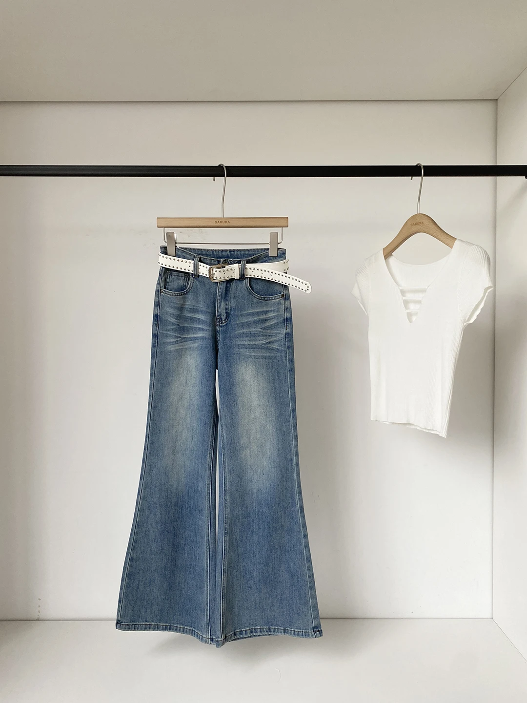 

Spring 2026 High Waist Commuter Style Retro Fashionable Women's Jeans Slimming Flared Pants Polyester Fiber Button Closure