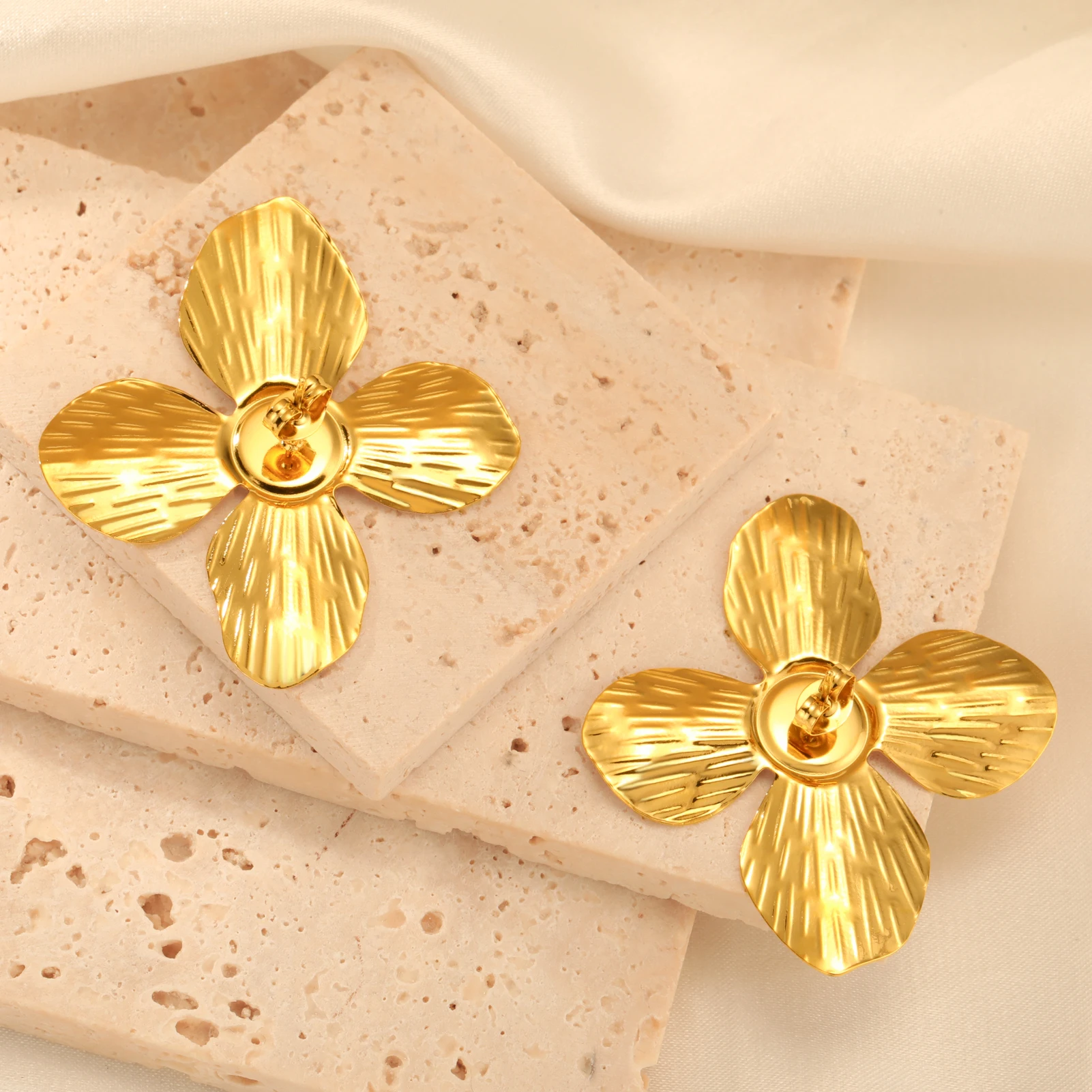 Unift خمر المعادن قرط صغير زهري للنساء البوهيمي الذهب اللون الفولاذ المقاوم للصدأ القرط بيان مجوهرات بسيطة أنيقة