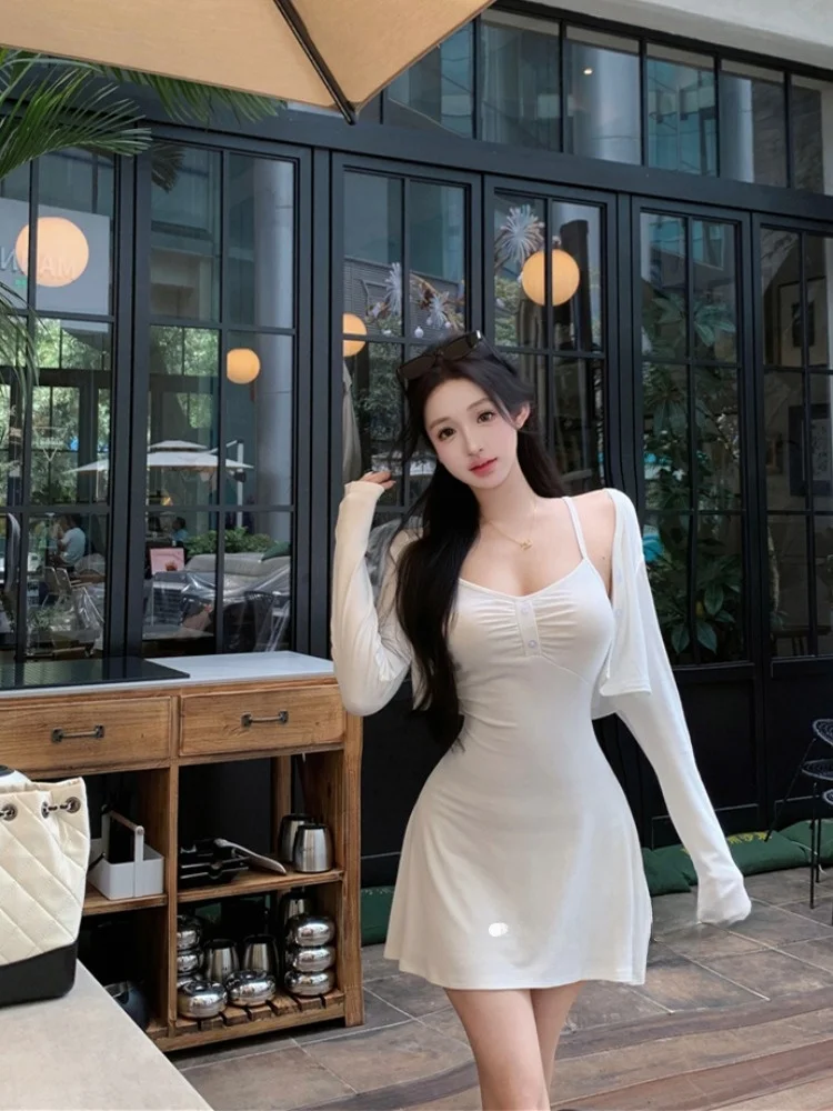 

Повседневный Pure Desire Wind плиссированный ремень Dr женский зимний белый длинный све солнцезащитный открытый кардиган топ комплект из двух предметов