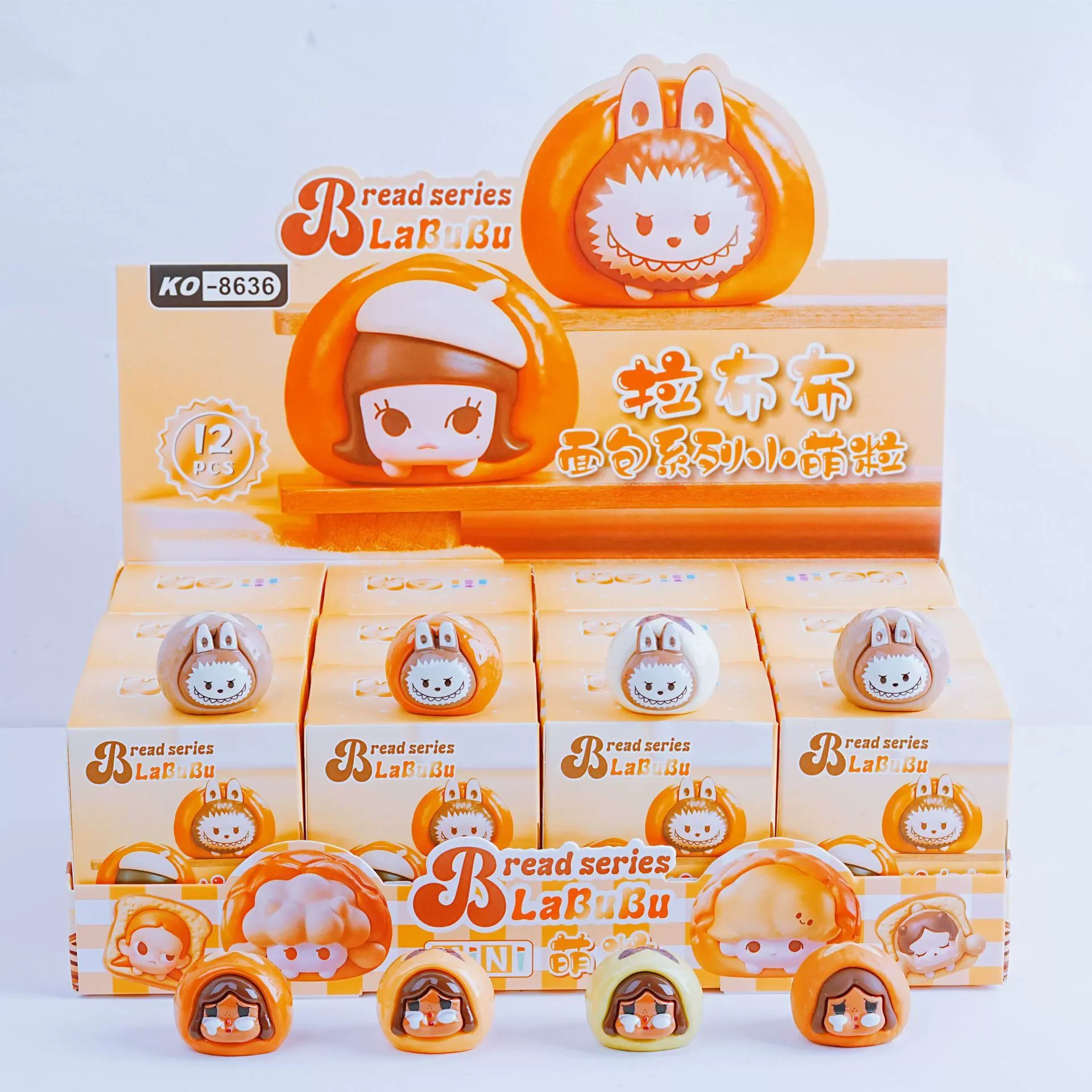 Carino Labubu in piedi postura seduta mini bambole scatola cieca 12 pezzi giocattoli Kawaii decorazioni per il desktop ornamenti collezione regali di Natale