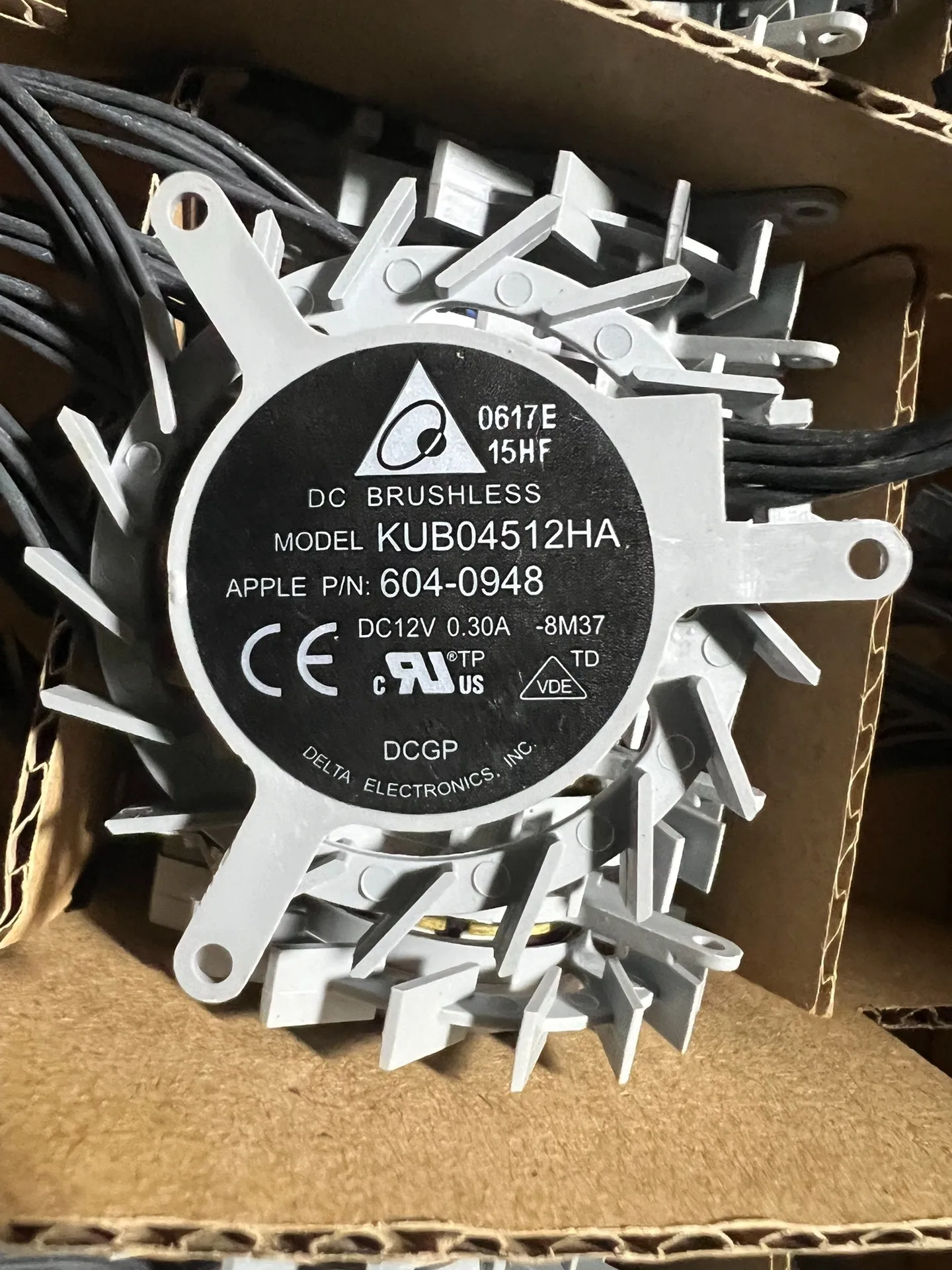 

KUB04512HA 604-0948 12V 0.30A diameter 44mm hole spacing 39mm graphics card cooling fan