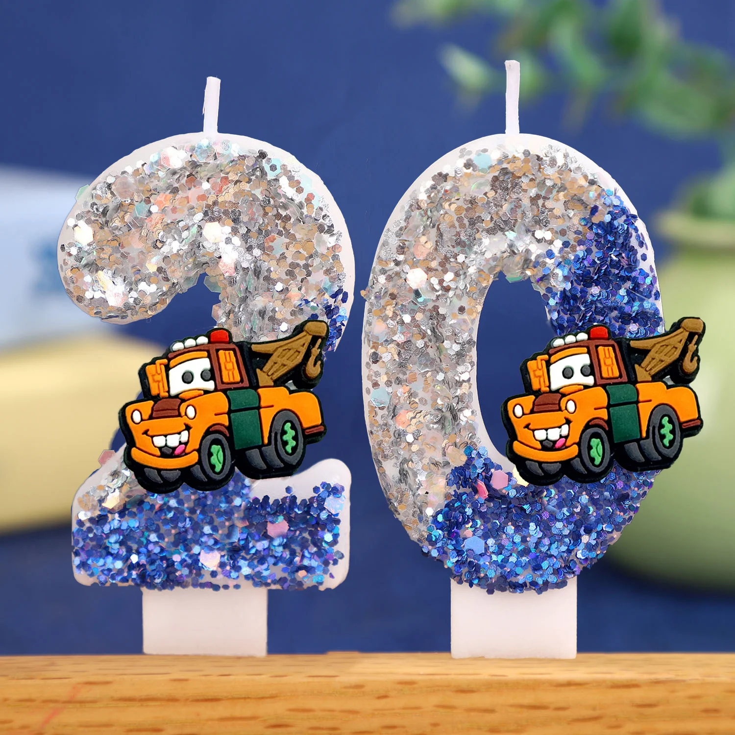 Weiße und blaue glänzende Geburtstagskerze mit Rennstrecken-Motiv, kreative Geburtstagskerze, Kuchen-Party-Dekoration, digitale Kerze