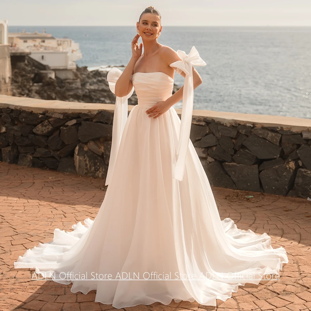 Customized Wedding Dress Modern Strapless Sleeveless Bow back Zipper Sweeep Train A Line Organza Bridal Gown for Bride