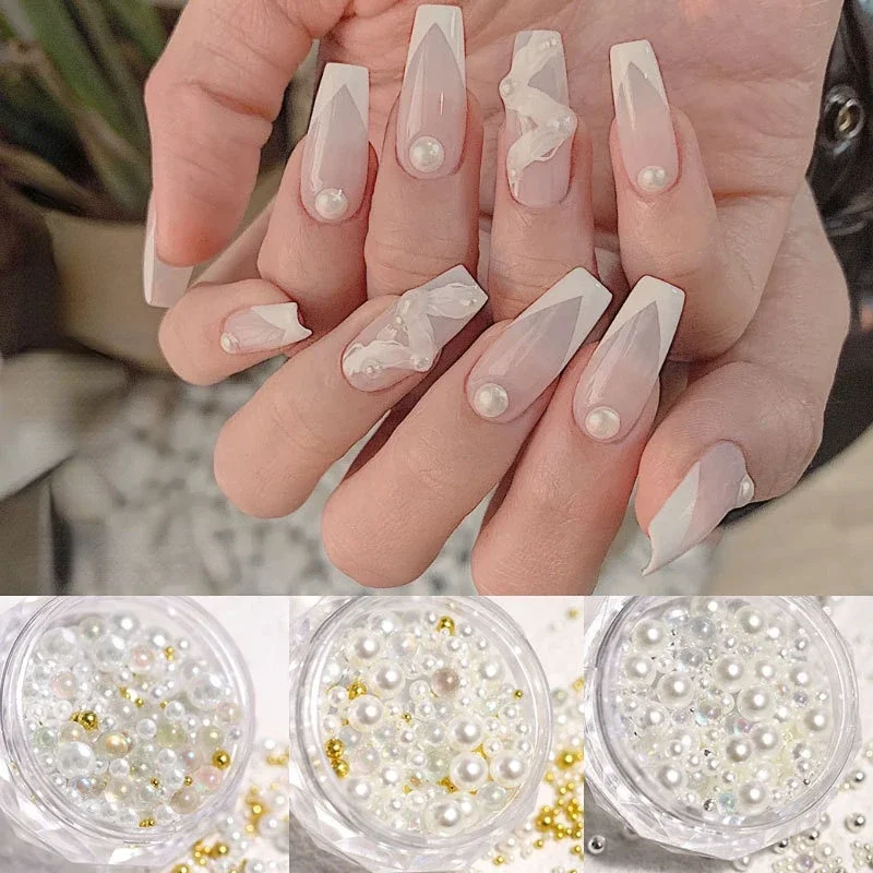 ชุดตกแต่งเล็บมุก 1 กล่อง ชาร์มตกแต่งเล็บสีขาวม่วง รูปทรงกลม อะไหล่ตกแต่งเล็บ ลูกปัดเหล็กสีทอง ลูกบอลประดับเล็บสำหรับตกแต่งเล็บ