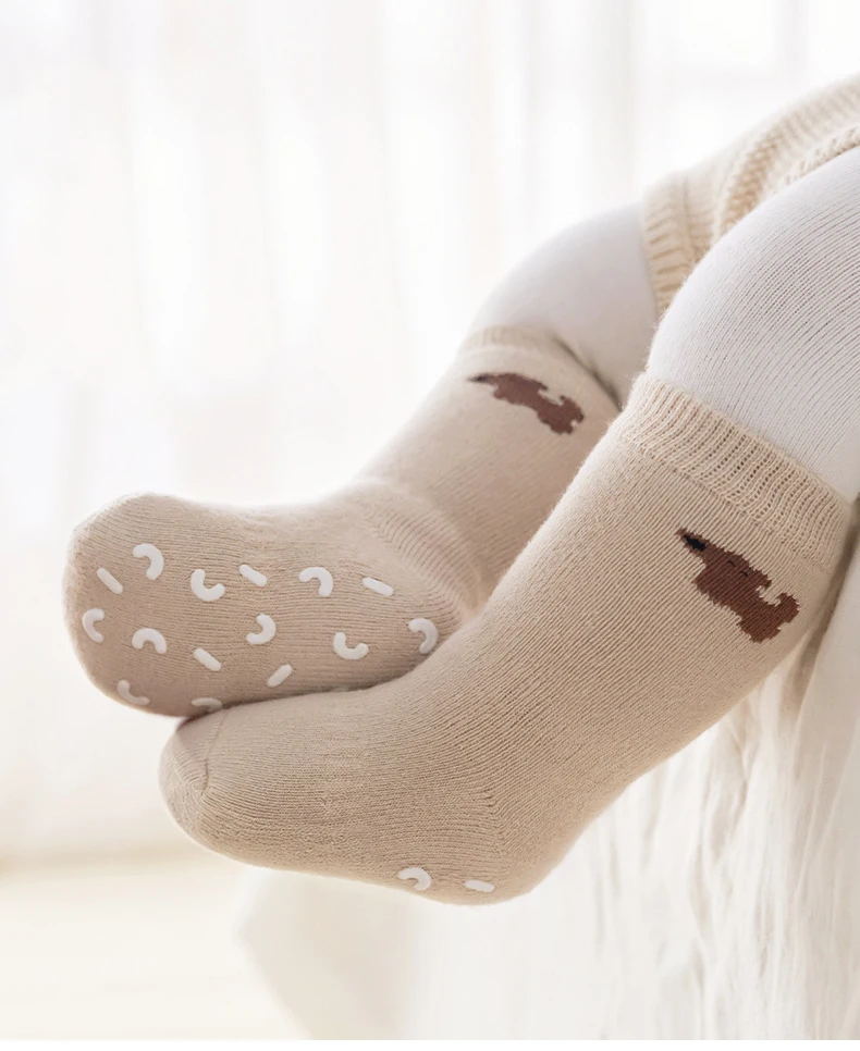 3/5 Paar rutschfeste Socken für Kleinkinder, Winter, dick, aus Frottee, warm, niedliche Cartoon-Baumwollsocken für Neugeborene, Jungen und Mädchen. – Detail 1