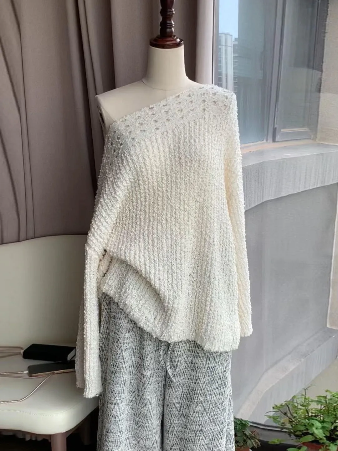 

Свободный длинный вязаный свитер Sve, женский мягкий пушистый осенний свитер с вырезами и плечами, повседневный удобный топ irt