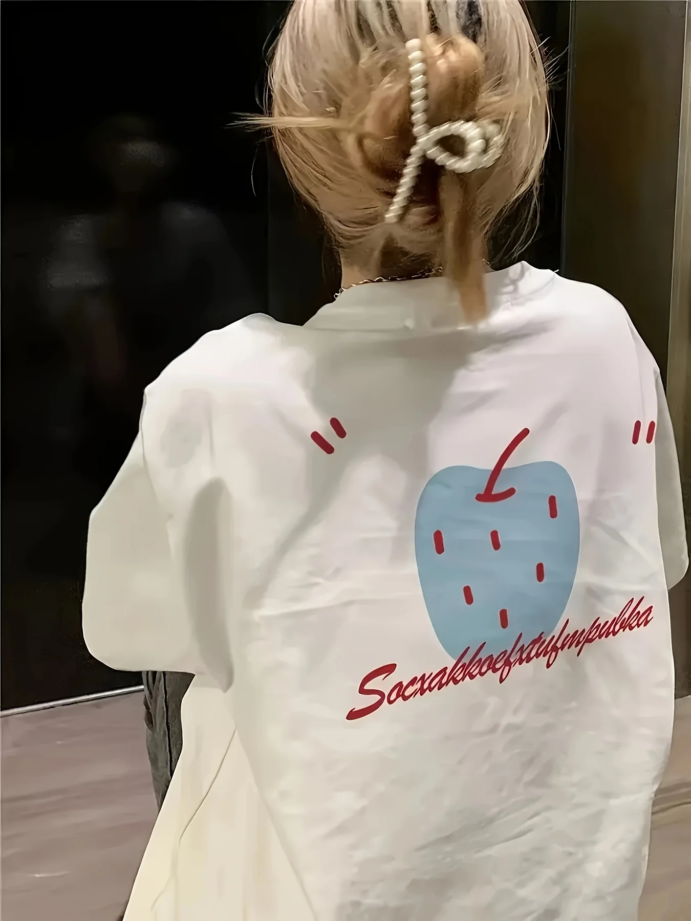 Cute Korean Style Graphic T-Shirt Women Blue Strawberry Back Print Tee Summer Short Sleeve Casual Loose Fit Fashion Top Apparel