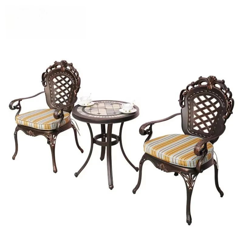 New modern-style outdoor furniture is selling well, including garden chairs and outdoor terrace furniture sets