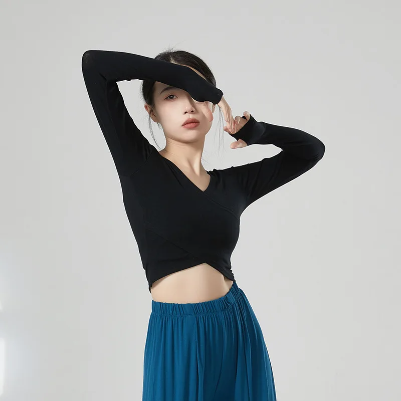 Abiti per la pratica della danza, le donne adulte indossano top a maniche lunghe prima e dopo, abiti da danza moderna, danza classica cinese