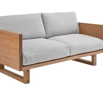 

wabi говорит маленькая квартира, диван из цельного дерева, кремовый одноместный стул для отдыха, гостиная, проживание в семье, простой тканевый диван