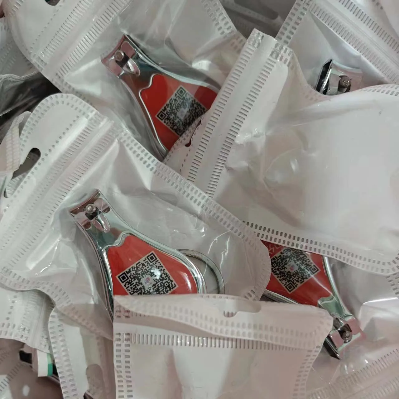 2pcs / Pack Nail Clipper Keychain Bottle Opener Practical Beer Opener Keychain Portable Kering