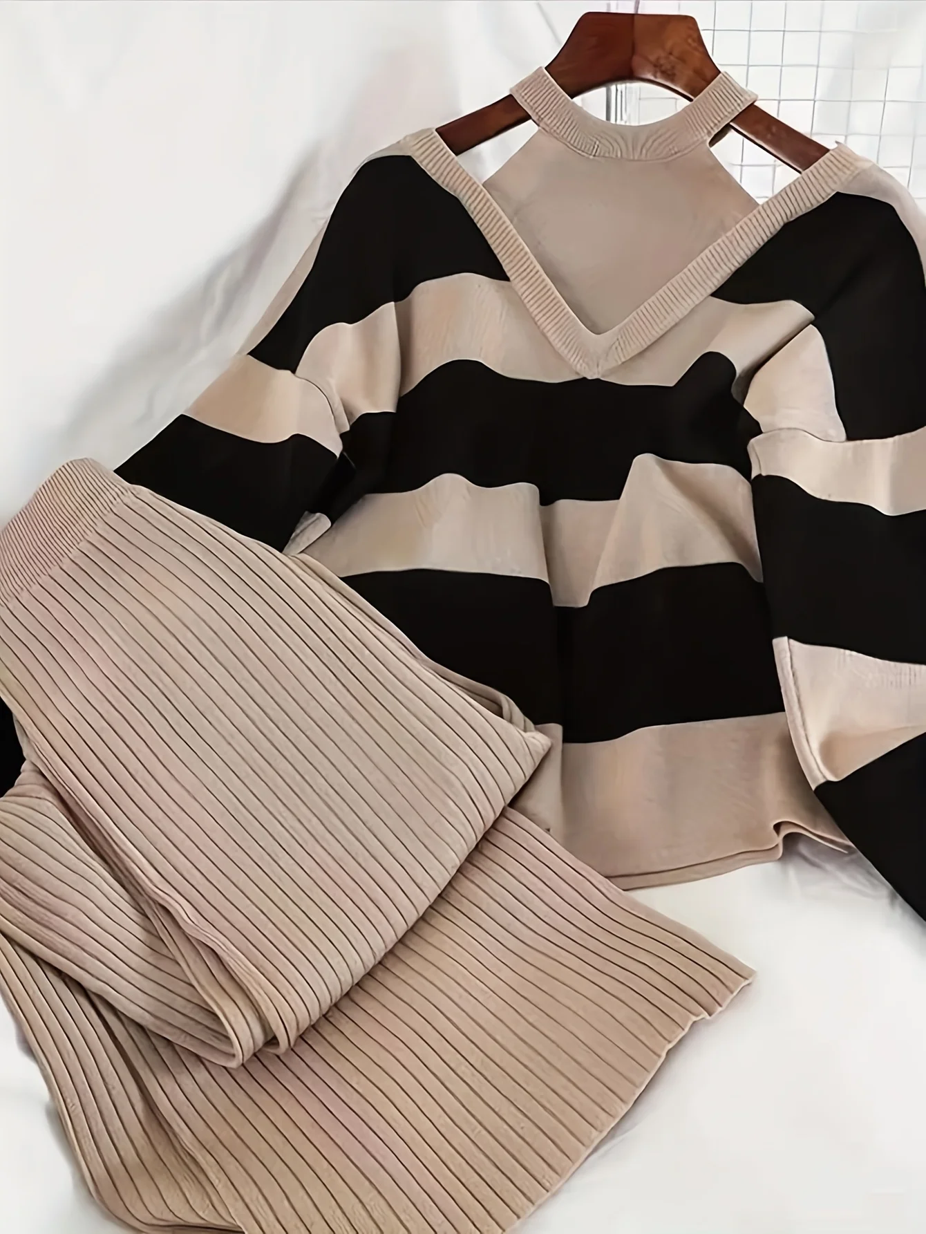 ليو يوي غو، خطوط كتلة الألوان. قميص نسائي محبوك مكون من قطعتين يشبه الصوف مع بنطال مضلع عالي الخصر. أسلوب غير رسمي. #2