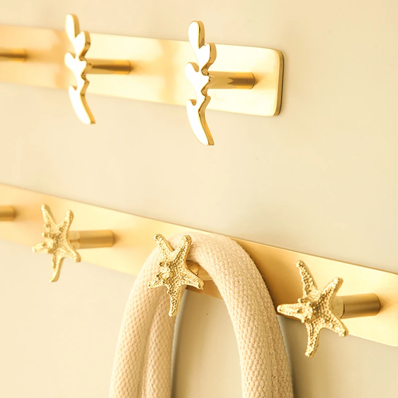 Luxurious and creative brass decorative hooks, punching-free and nail-free, enter the porch bathroom.