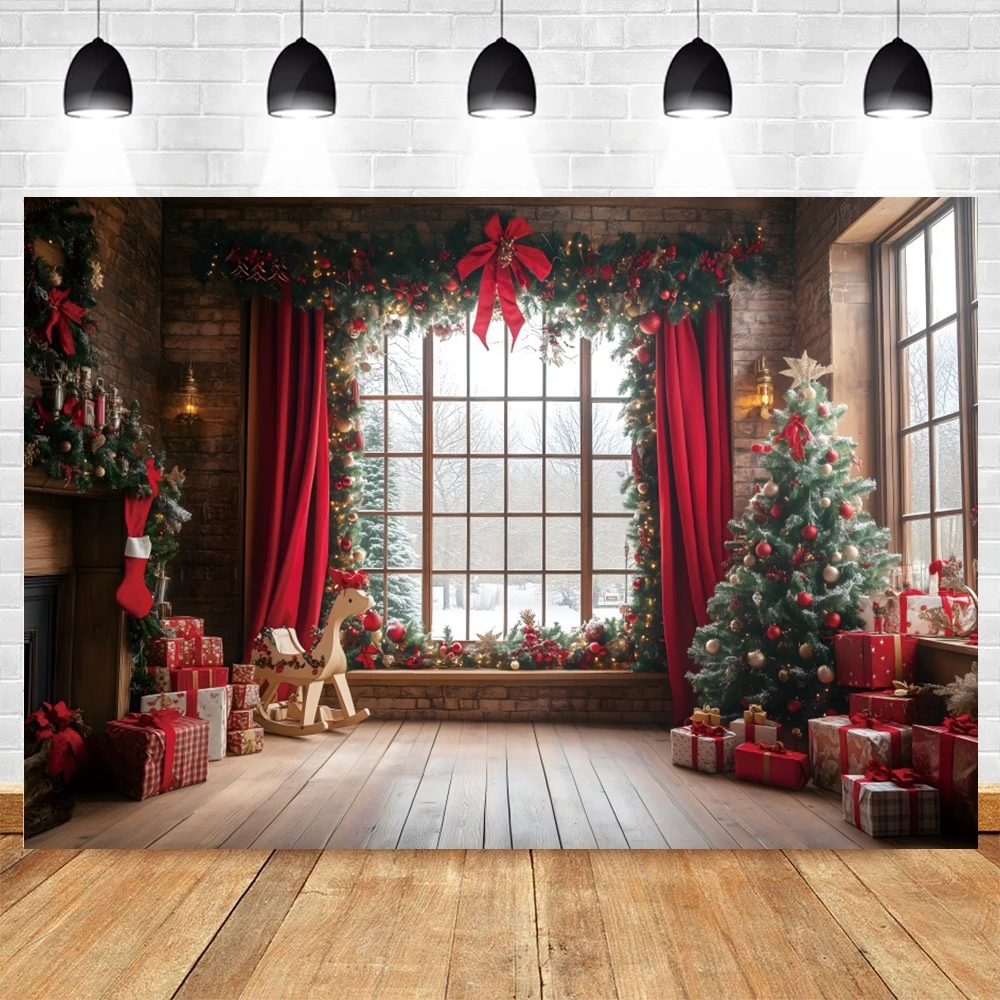 Kotak hadiah mainan pohon Natal latar belakang tirai merah tirai Natal bayi anak-anak potret keluarga latar belakang fotografi pesta Natal